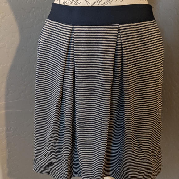 Max Studio Skirt w/ POCKETS Navy & White - Picture 2 of 4